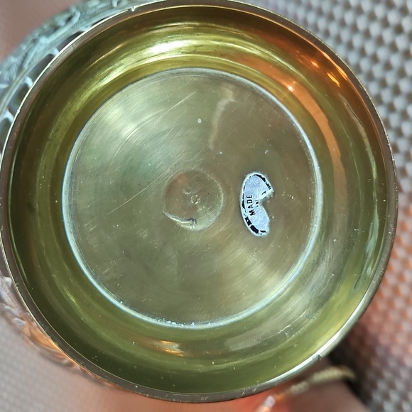 Brass Ornate Hammered Vase Repousse Flowers Leaves White Accent Vintage - Picture 5 of 5